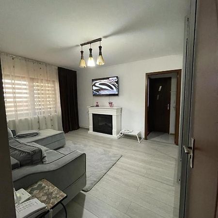 Apartament Gallamar Lägenhet Bîrlad Exteriör bild