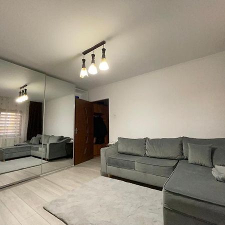 Apartament Gallamar Lägenhet Bîrlad Exteriör bild