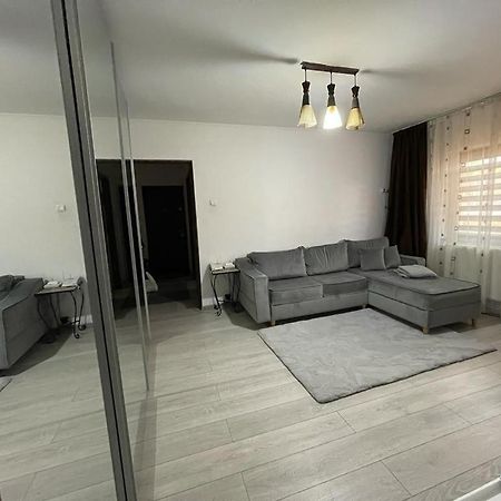 Apartament Gallamar Lägenhet Bîrlad Exteriör bild