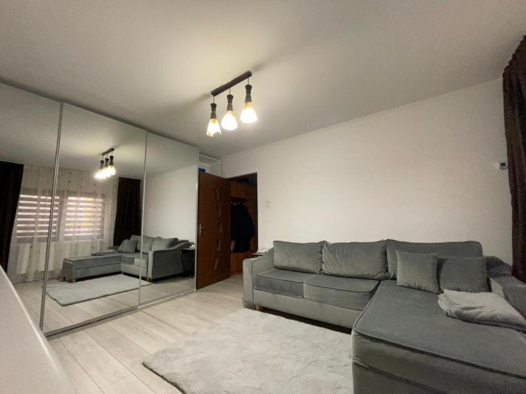 Apartament Gallamar Lägenhet Bîrlad Exteriör bild