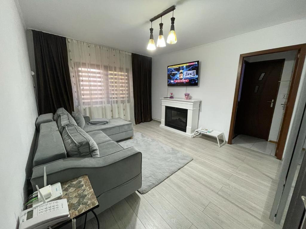Apartament Gallamar Lägenhet Bîrlad Exteriör bild