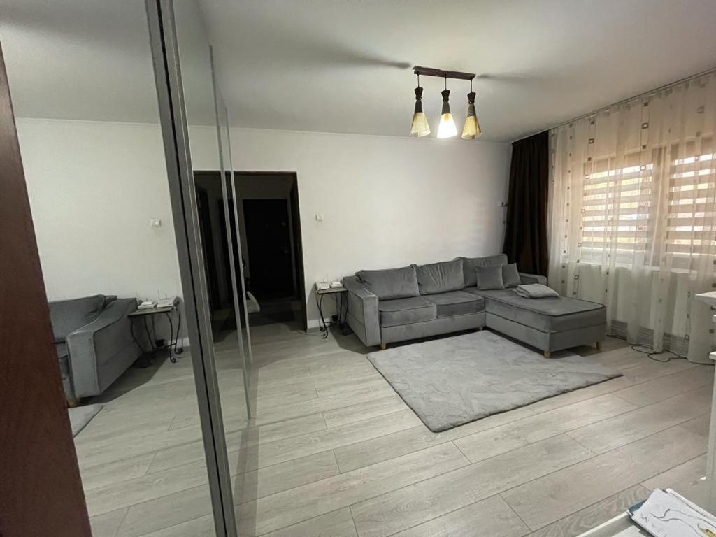Apartament Gallamar Lägenhet Bîrlad Exteriör bild